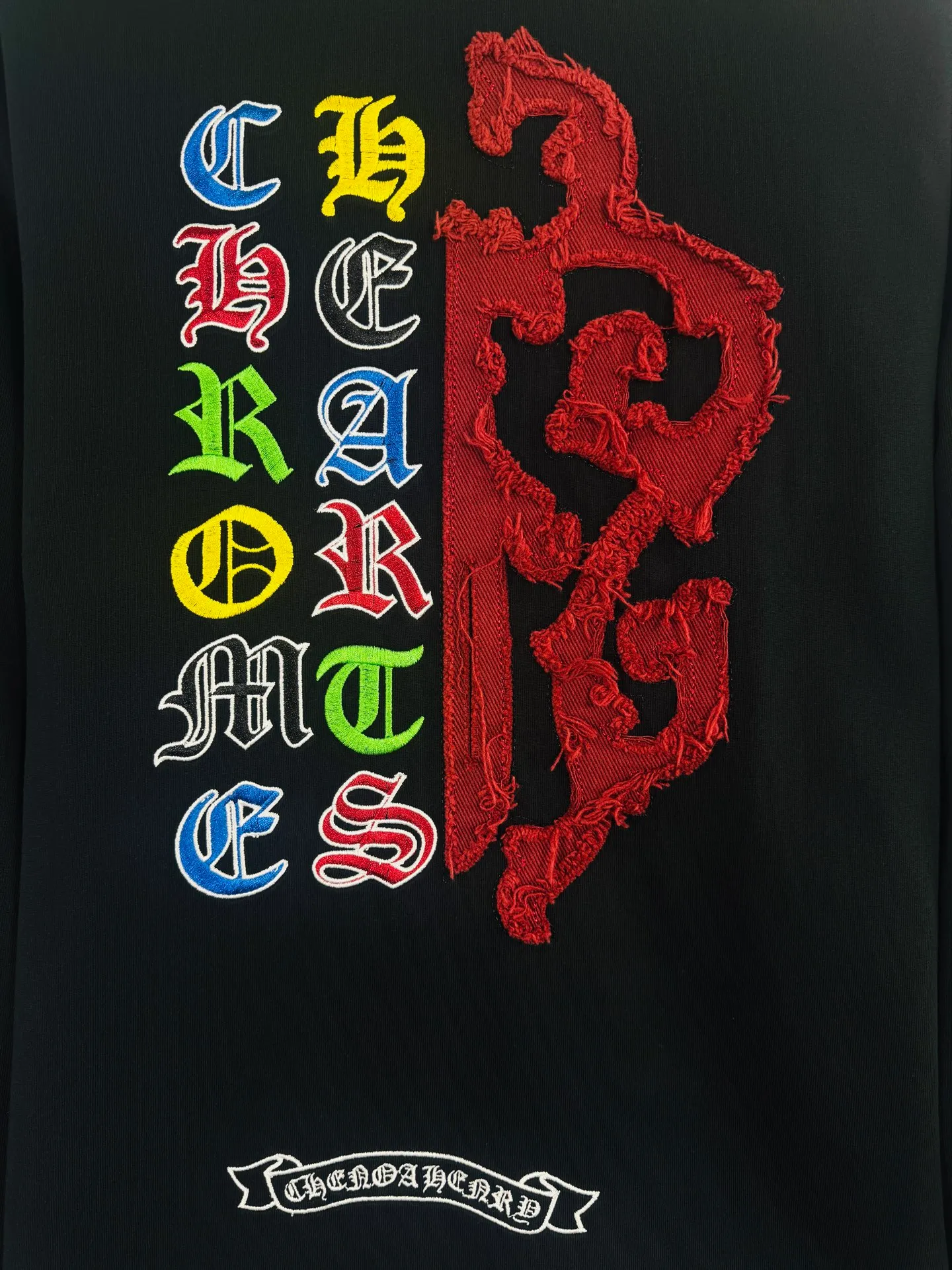 P250 ch high version Chrome Hearts 2025 new autumn and winter cross patch washed spray horse slip long-sleeved T-shirt, fabric: 26 double yarns, 320 grams weight, patch embroidery, heavy wash Printing process: patch embroidery, intercolor spray horse slip process Color: black Size: S M L XL Style number: 5183